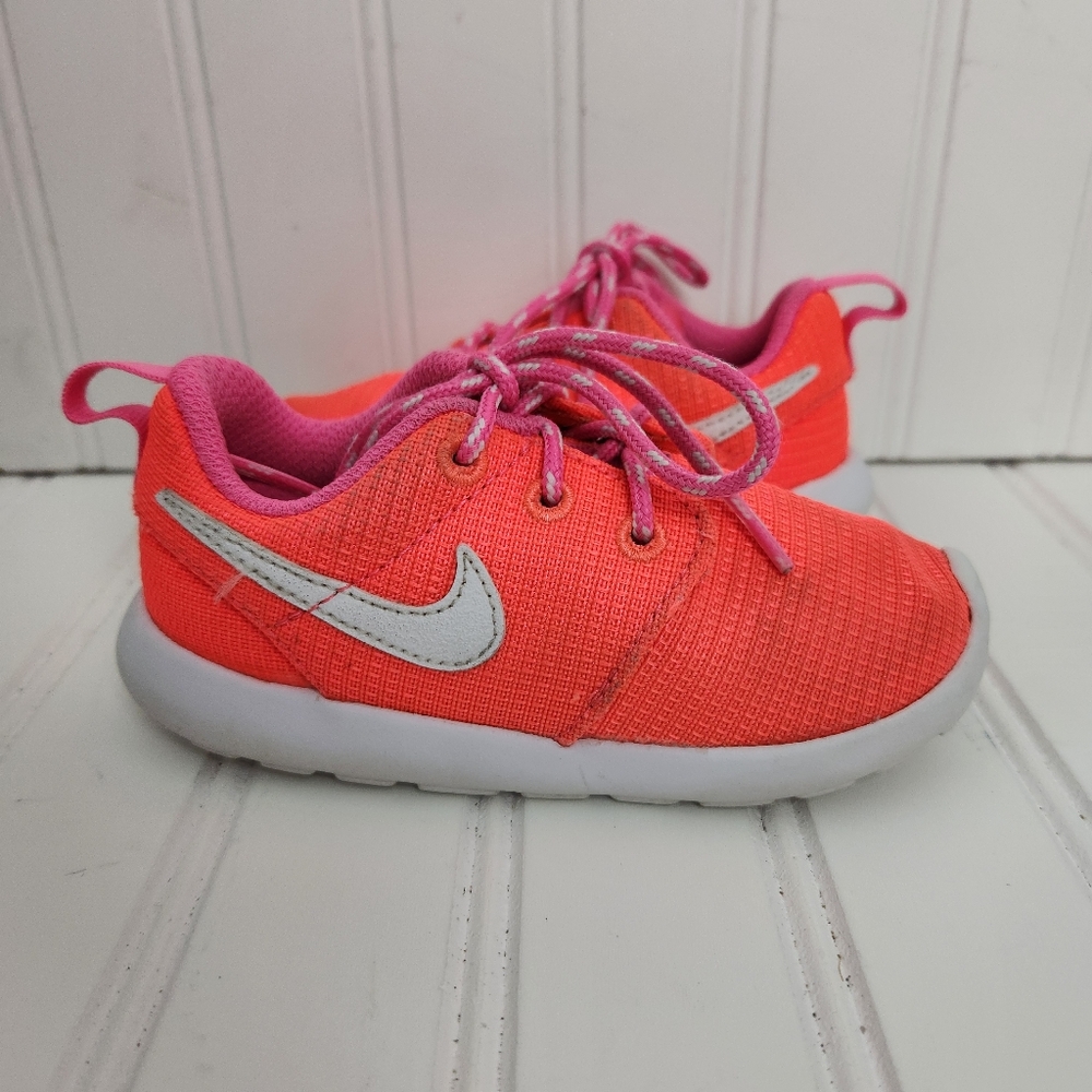 Nike Roshe One Girls Kids Child Size 8C Lava Pink Lace Up Athletic Sneakers
